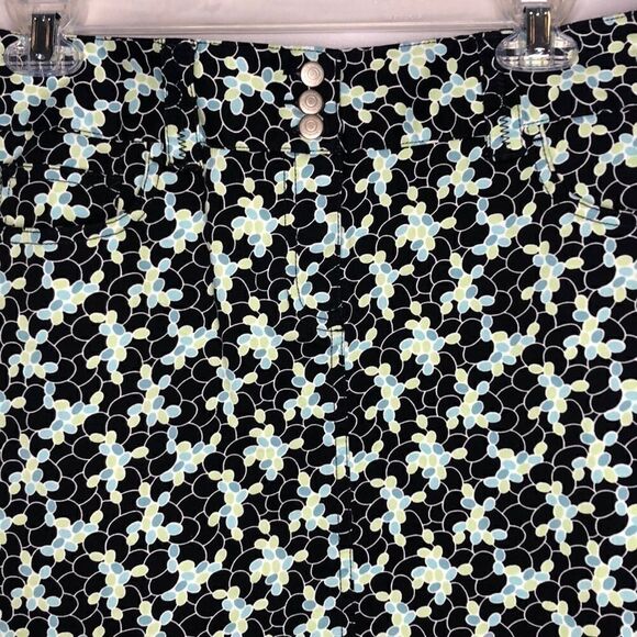 4/$25 Ann Taylor Loft Mini Skirt. Size 8P. - Picture 2 of 5